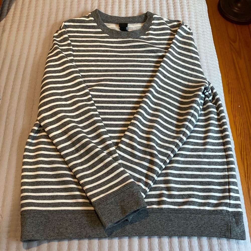 Men’s crew neck striped sweater
